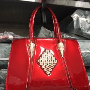 Patten leather free standing purse